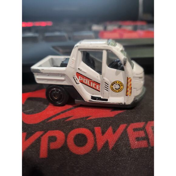 2014 Matchbox MBX City White Police MBV978 Meter Maid Pick-Up Die-Cast Vehicle - Picture 3 of 6